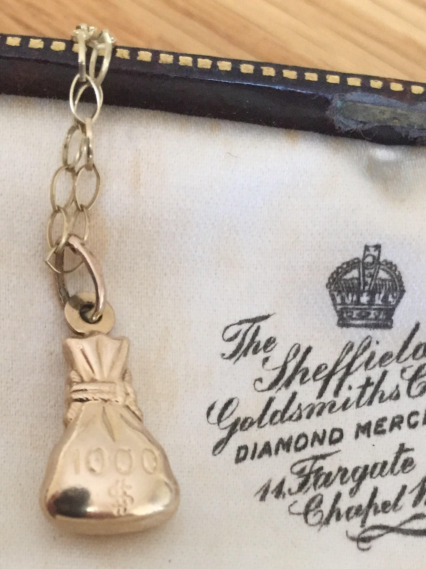 Stunning 9ct gold Thousand Dollar money bag necklace