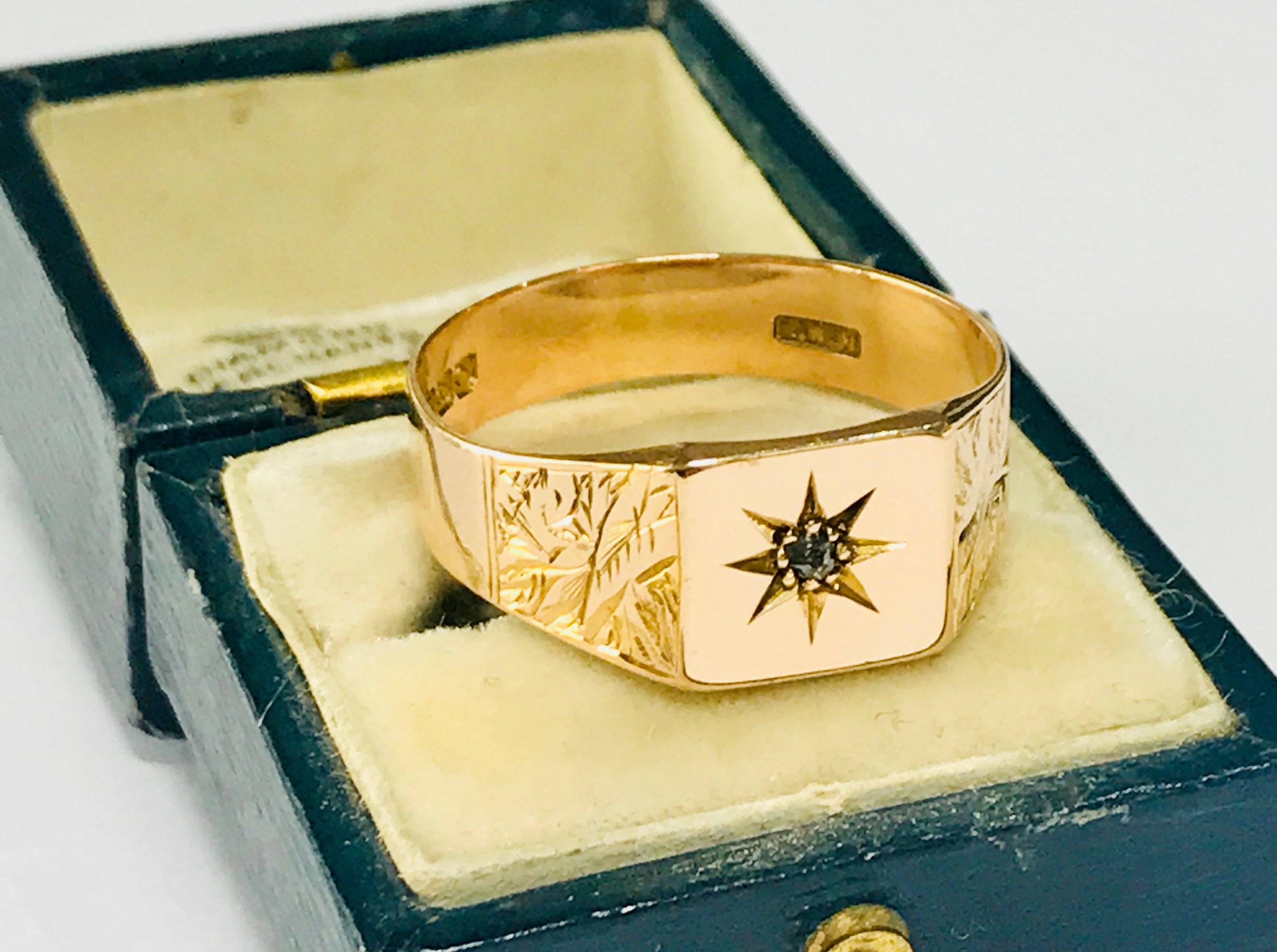 Fabulous antique 18ct gold Men's diamond ring hallmarked