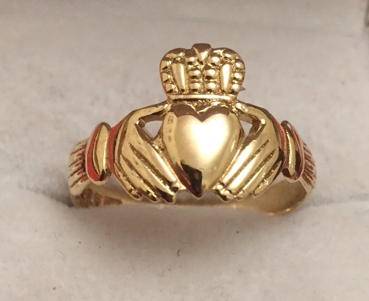 Rare Dublin hallmarked vintage 9ct gold Claddagh ring 1979