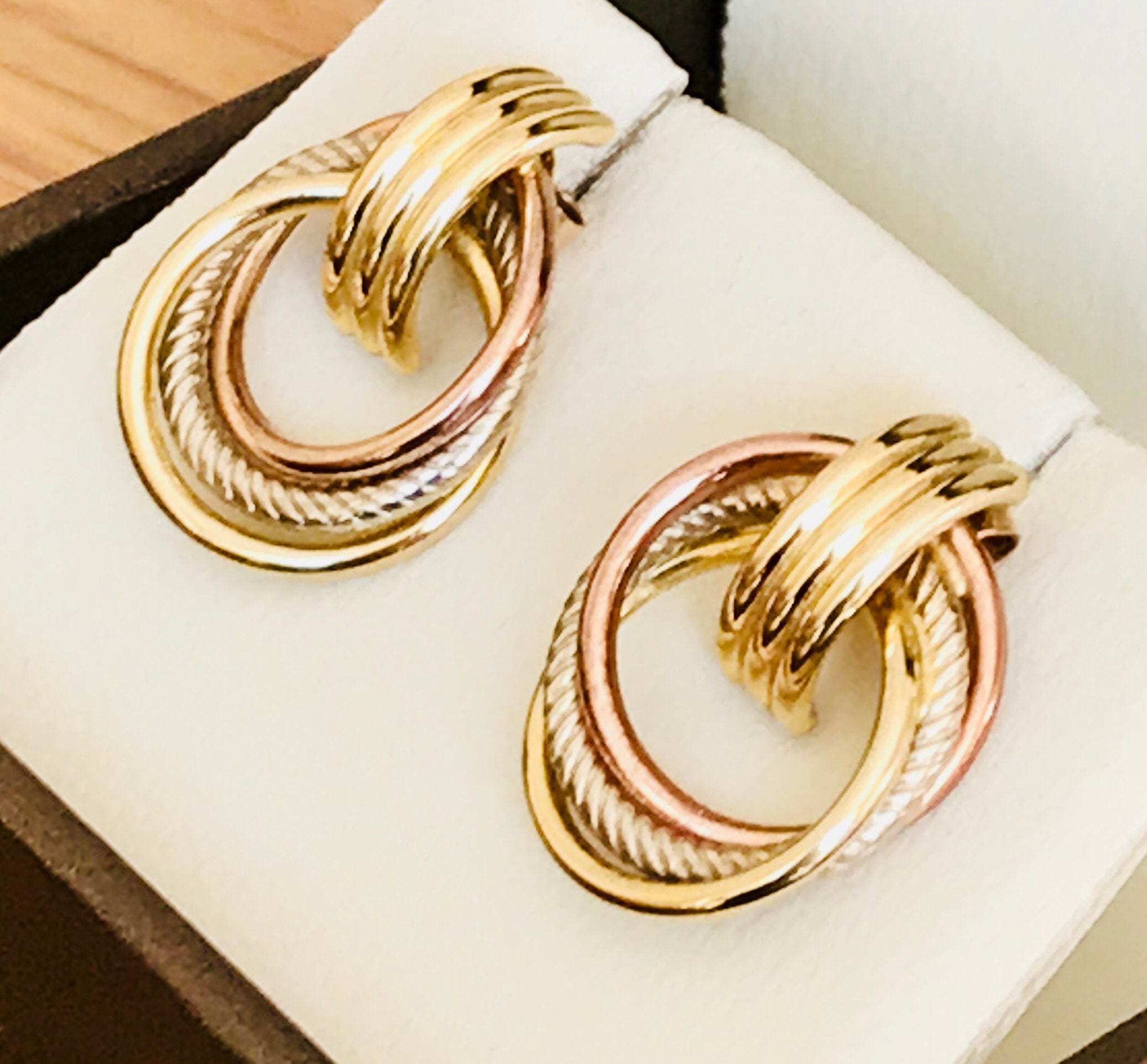 Stunning vintage 9ct three colour gold stud earrings on perfect condition