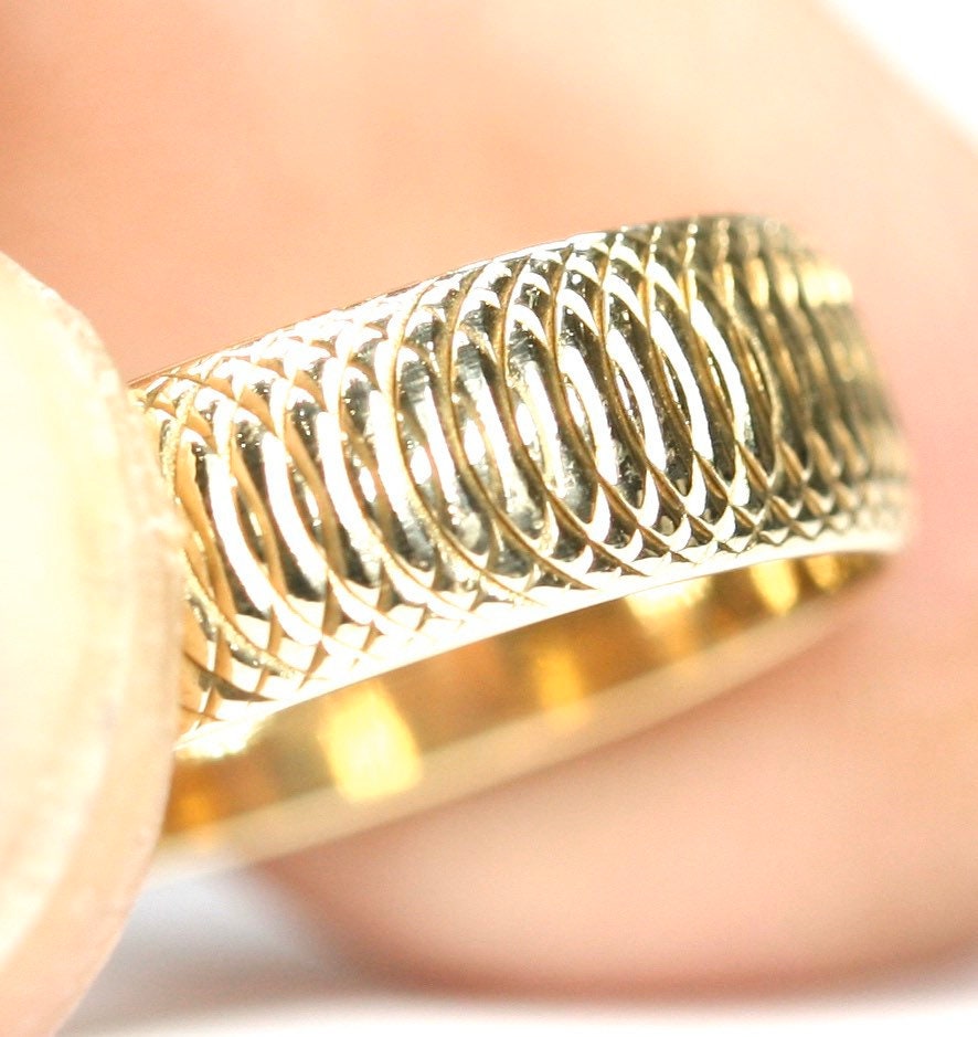 Stunning vintage 9ct yellow gold Patterned wedding ring - hallmarked