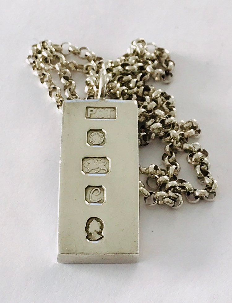 Stunning vintage Queen Elizabeth II Silver Jubilee Sterling Silver