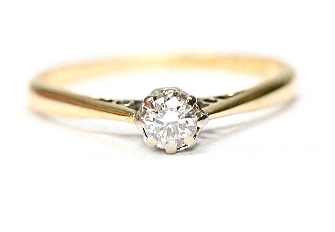 Beautiful antique 18ct gold & Platinum Diamond solitaire engagement ring size i 1/2 or US 4 1/2