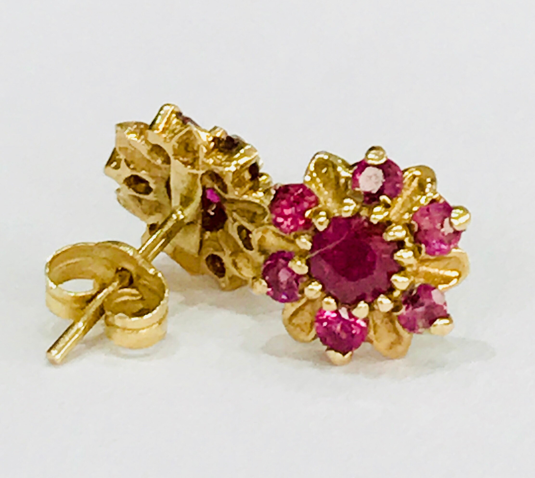 Fabulous vintage 9ct yellow gold natural Ruby stud earrings