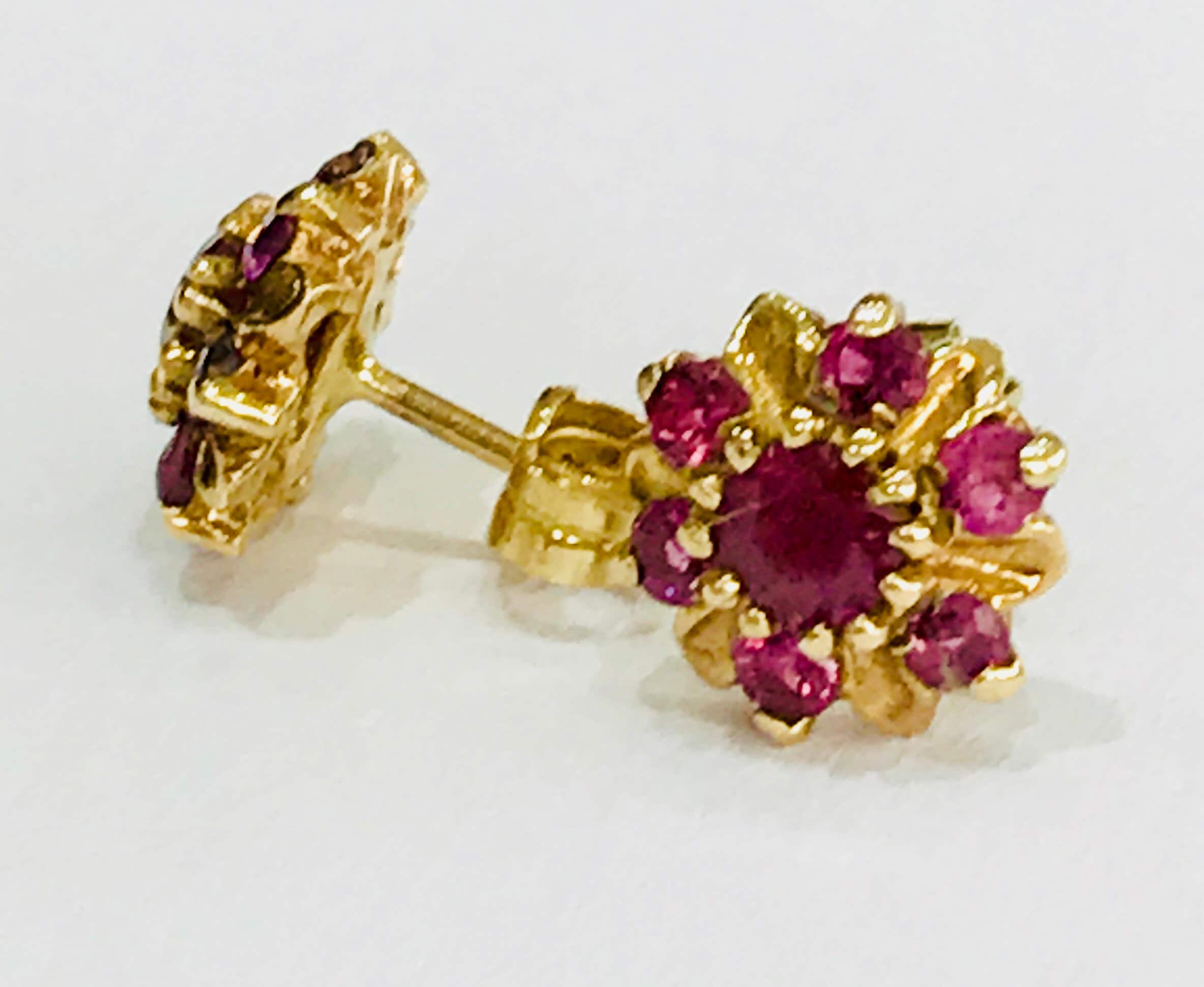 Fabulous vintage 9ct yellow gold natural Ruby stud earrings
