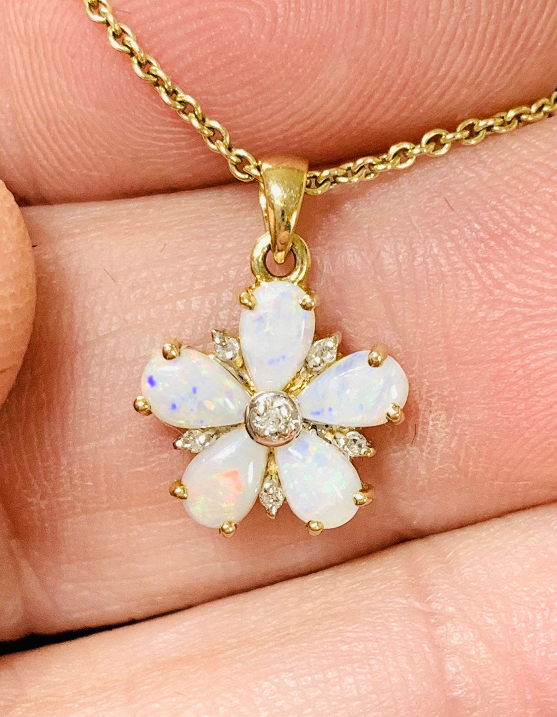 Stunning Vintage 9ct Gold Opal Diamond Pendant 18 Inch Necklace