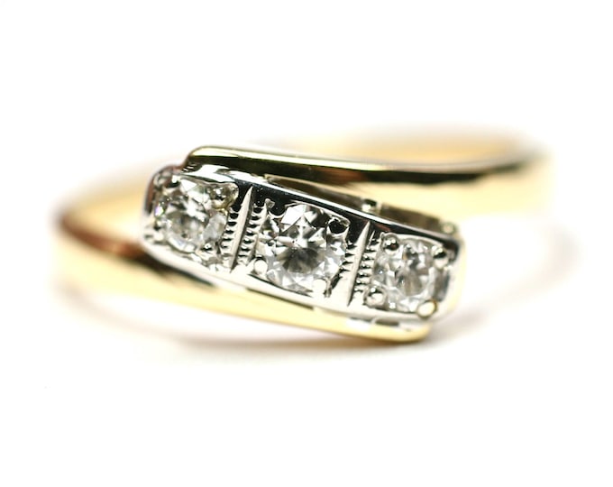 Superb vintage 18ct gold Diamond bypass ring - Birmingham 1990 - size K 1/2 or US 5 1/4