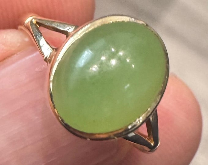 Vintage 9ct gold Chrysoprase ring - Birmingham 1979 - size O or US 7