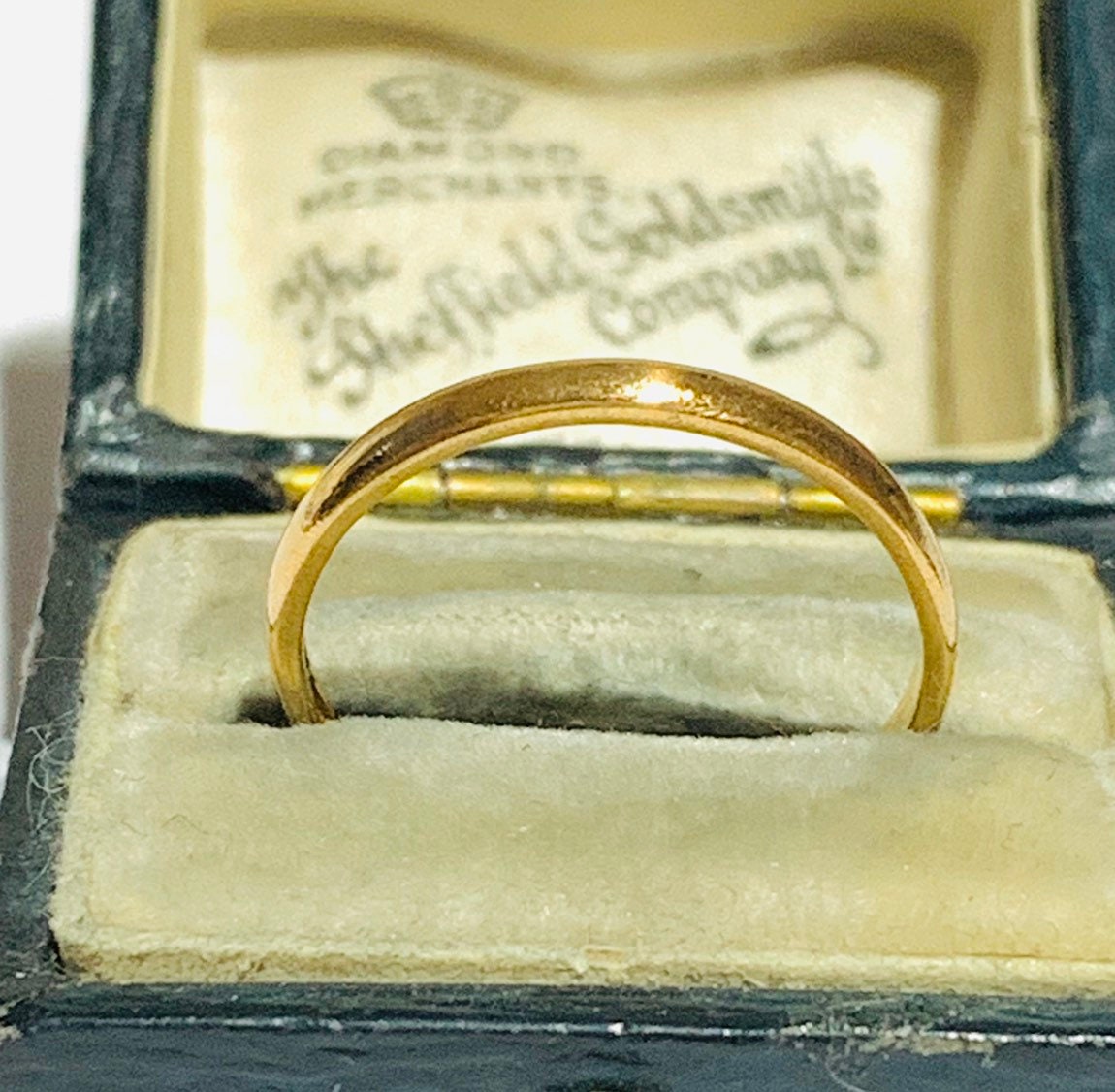 22ct gold wedding ring hallmarked Birmingham 1951 size N 6 1/2
