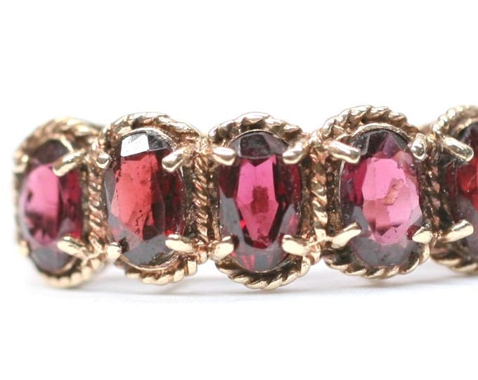 Vintage 9ct gold 5 stone Garnet ring - London 1977 - size S or US 9