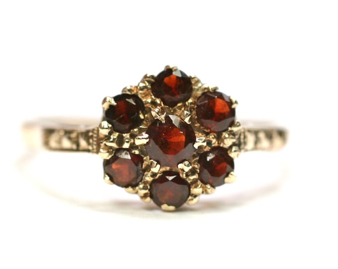Vintage 9ct gold Garnet Cluster ring - London 1984 - size U or US 10 1/4