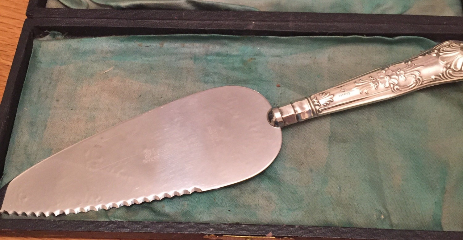 Vintage sterling silver handled cake/pie server 1969
