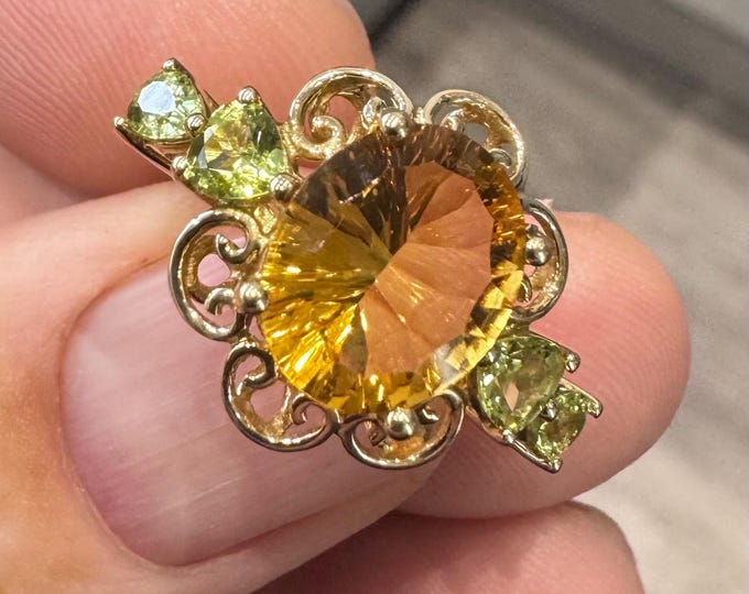 Stunning 9ct gold Citrine and Peridot statement ring - fully hallmarked - size N or US 6 1/2