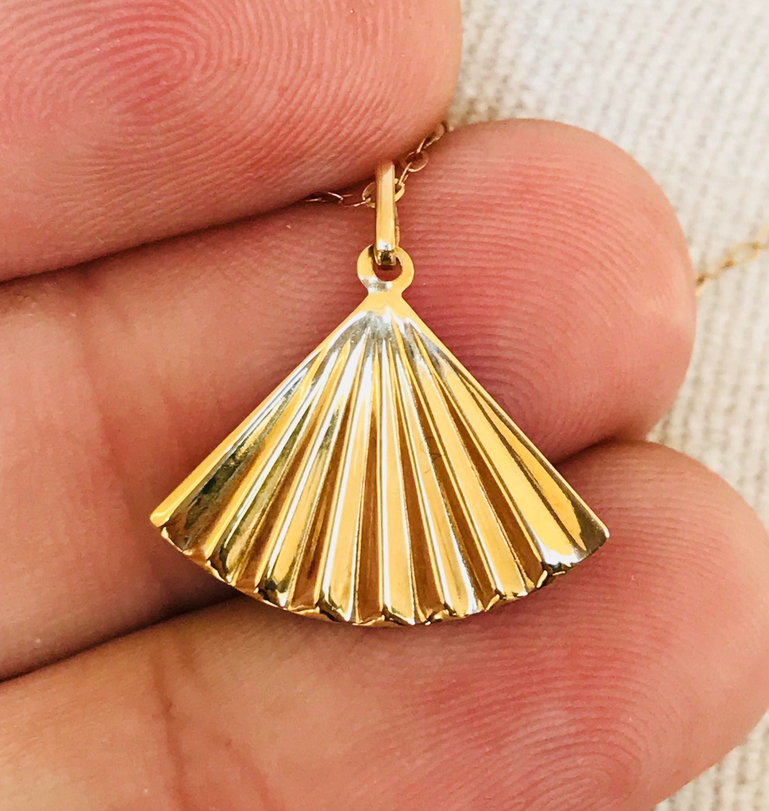 Lovely vintage 9ct yellow gold fan pendant and chain