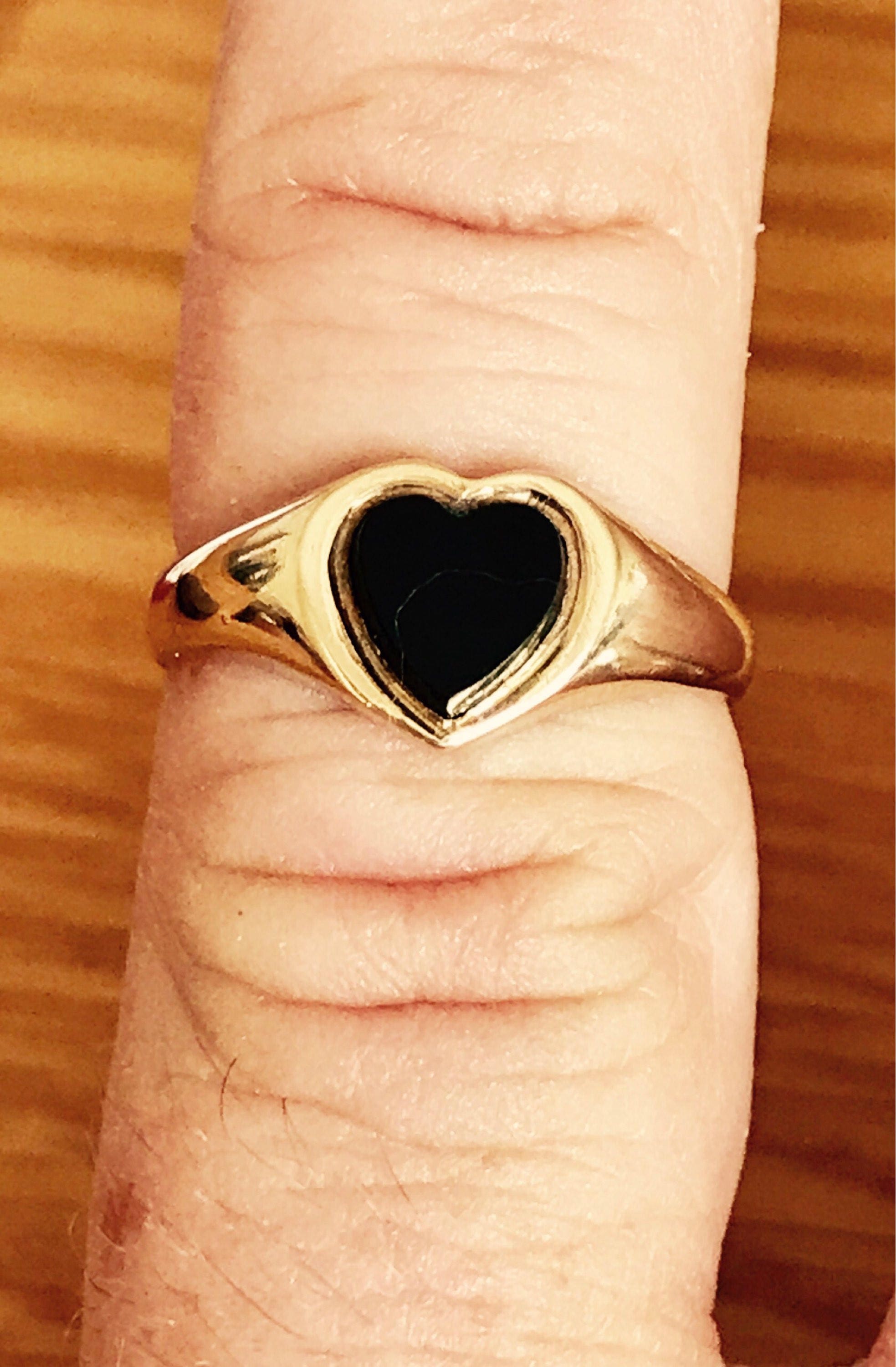 SALE*** Vintage 9ct gold onyx heart ladies ring 1977 SALE*** Vintage 9ct gold onyx heart ladies ring 1977