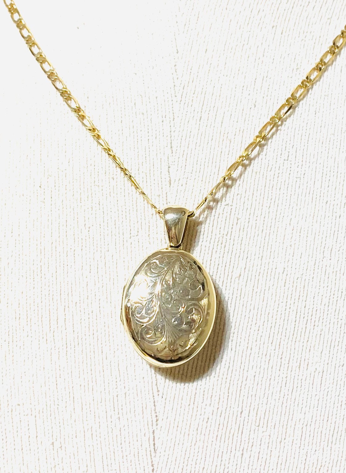 Superb heavy vintage 9ct yellow gold double picture locket - Sheffield ...