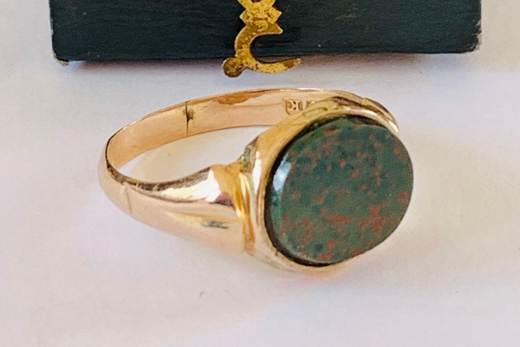 Stunning antique Victorian 9ct gold Bloodstone / pinky ring