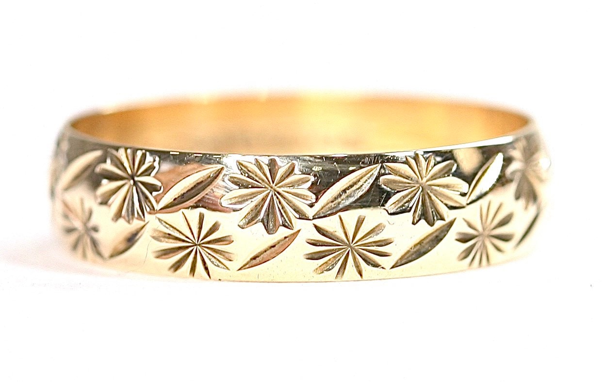 Vintage 9ct yellow gold patterned wedding ring- hallmarked London 1988