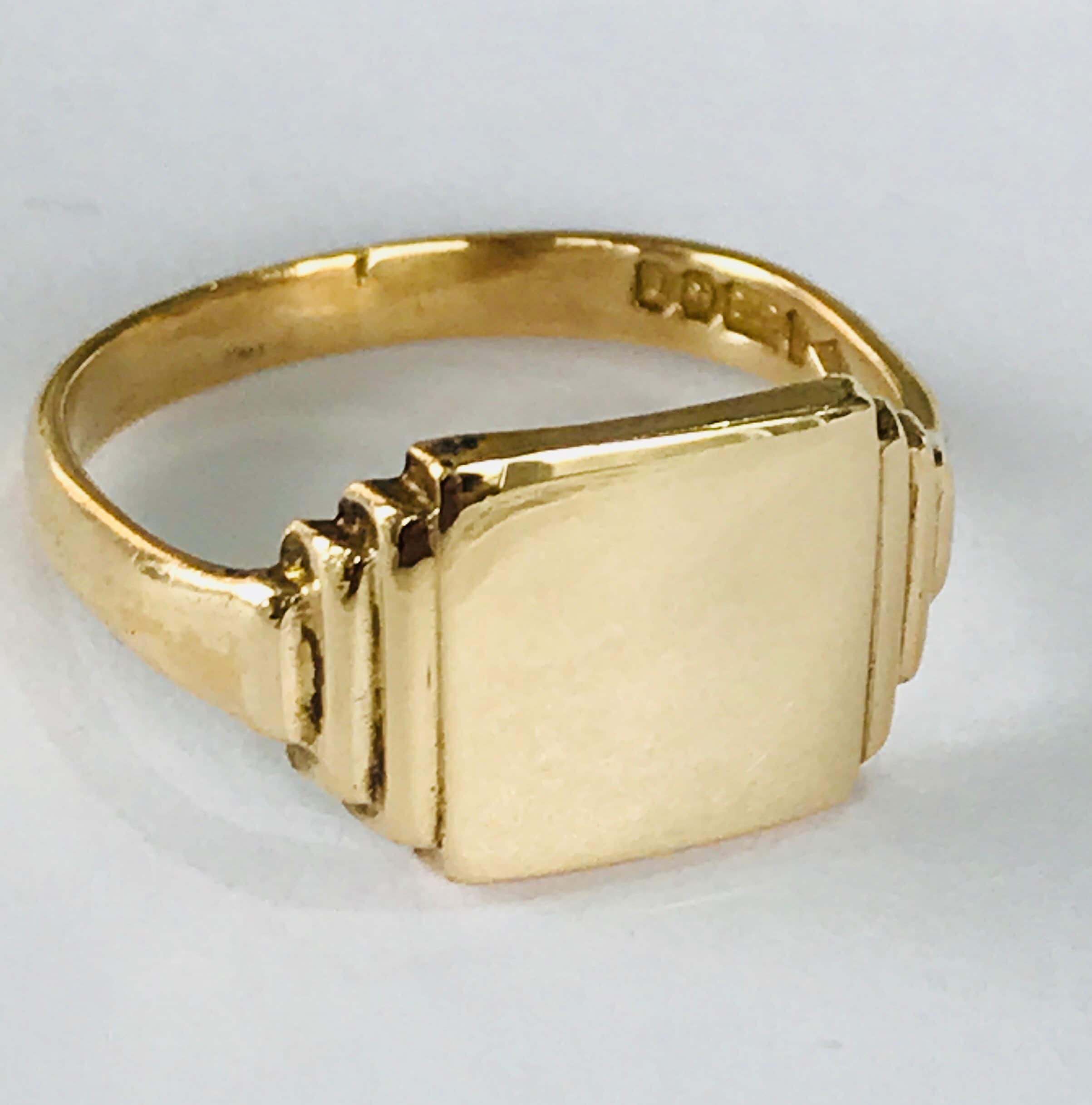 Stunning vintage 9ct yellow gold Men's stepped ring hallmarked