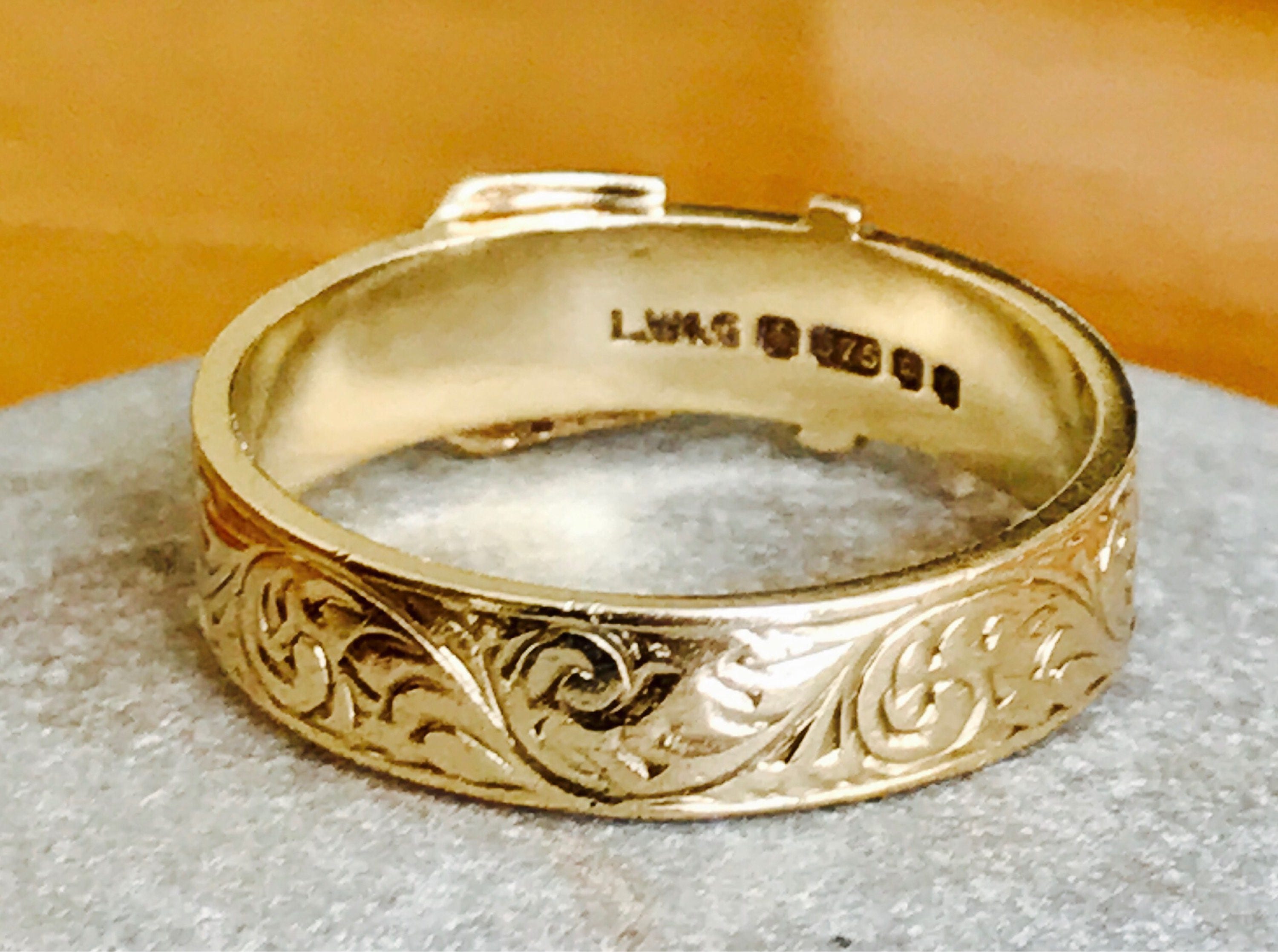 Superb vintage 9ct yellow gold men's buckle ring London 1977