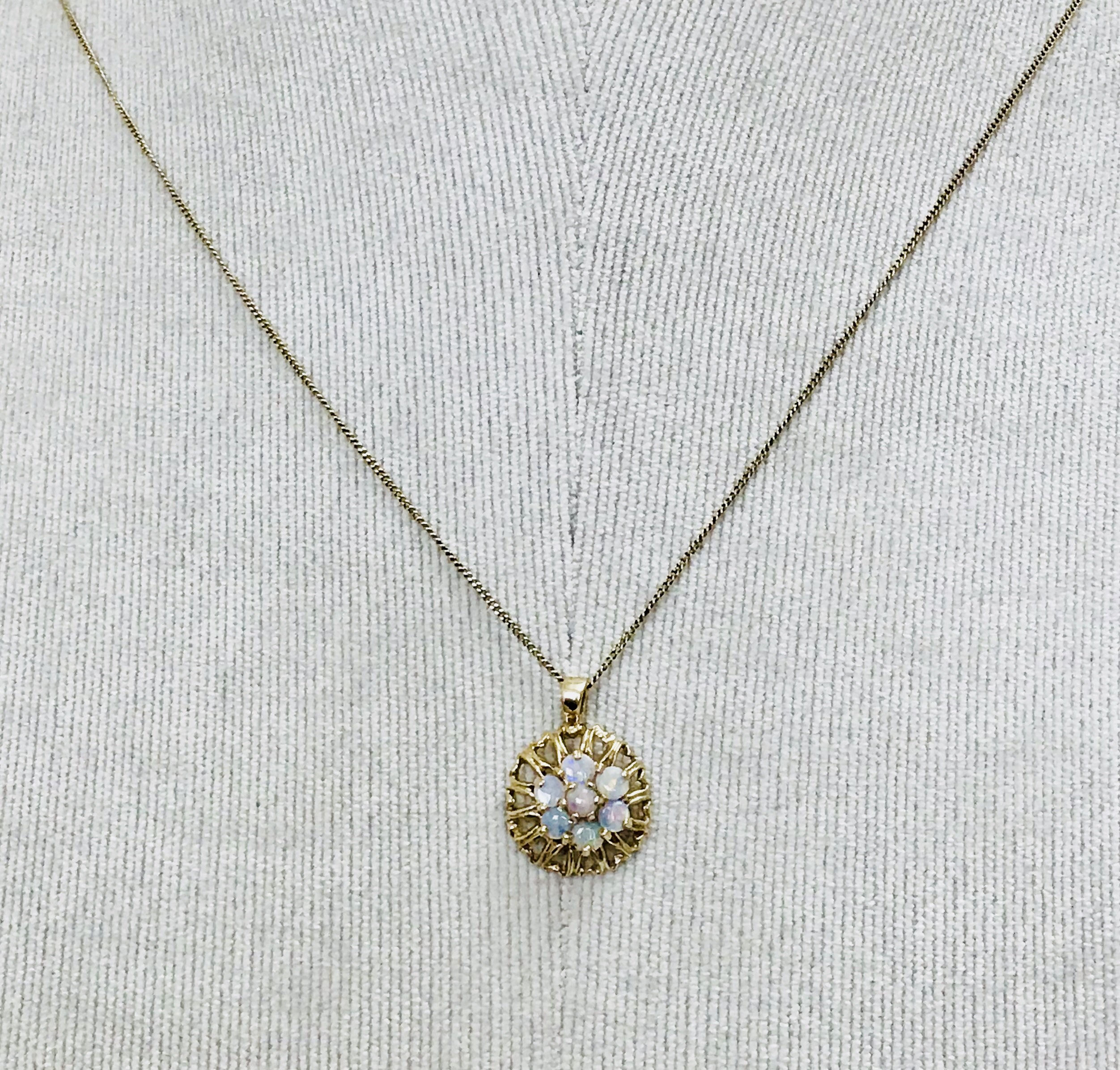 Fabulous vintage 9ct gold Opal necklace - hallmarked London 1977
