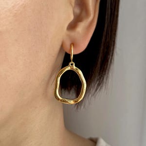 Huggie clip on earrings, circle earrings gold, geometric earrings, hoop clip on earrings, invisible clip on, no pierce hoop earrings, NF-22