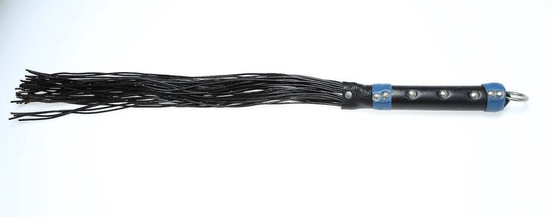 Bootlace Leather Flogger image 2