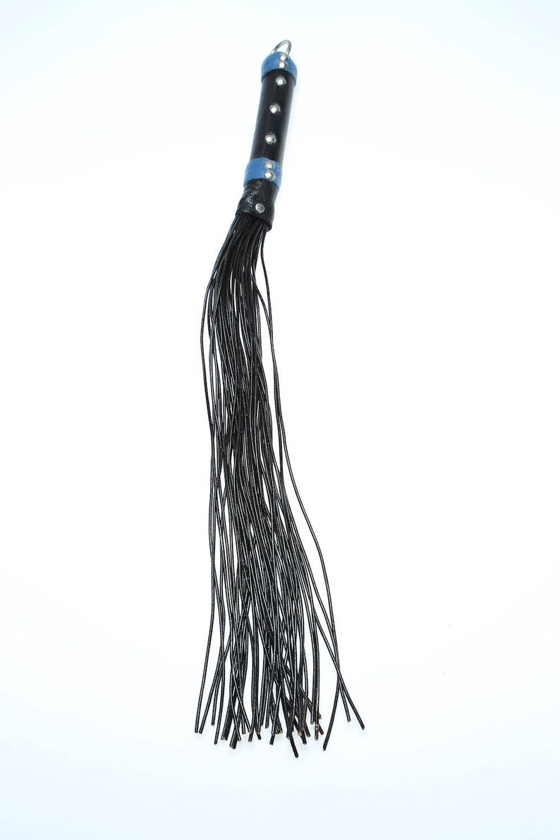 Bootlace Leather Flogger image 3