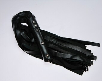 Mid-weight Cow Hide Flogger