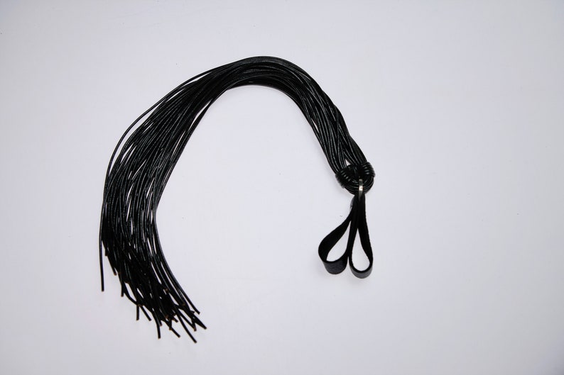 Bootlace Leather Flogger image 7