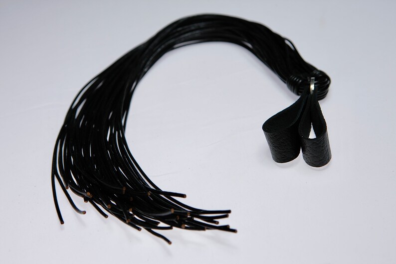 Bootlace Leather Flogger image 6