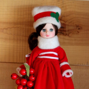 Vintage 1983 Effanbee Christmas Doll With Holly And Kaiser Stand