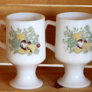 Vintage Corning Ware Spice Of Life Milk Glass Pedestal Mushroom Mugs