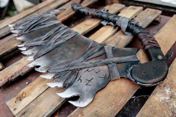 Halloween cosplay, Hunter cosplay saw from Bloodborne, video game prop replica, Halloween prop