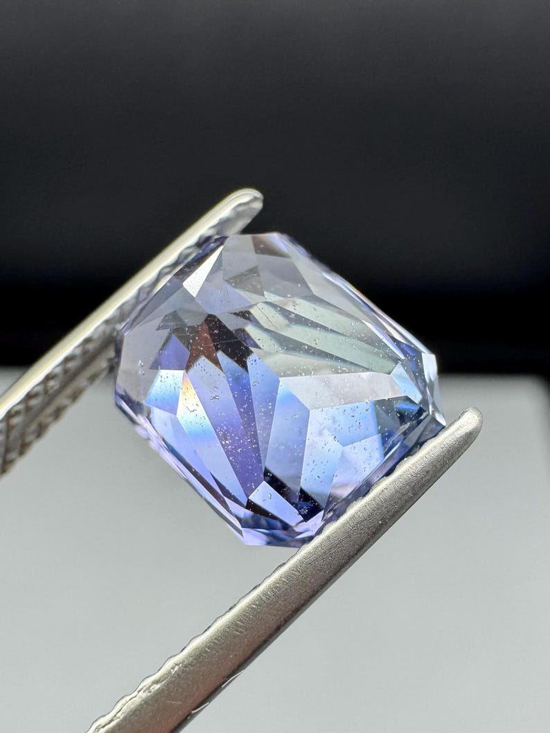 Naturlig safir, ouppvärmd 4,7 karat indigo precisionsslipad. bild 8
