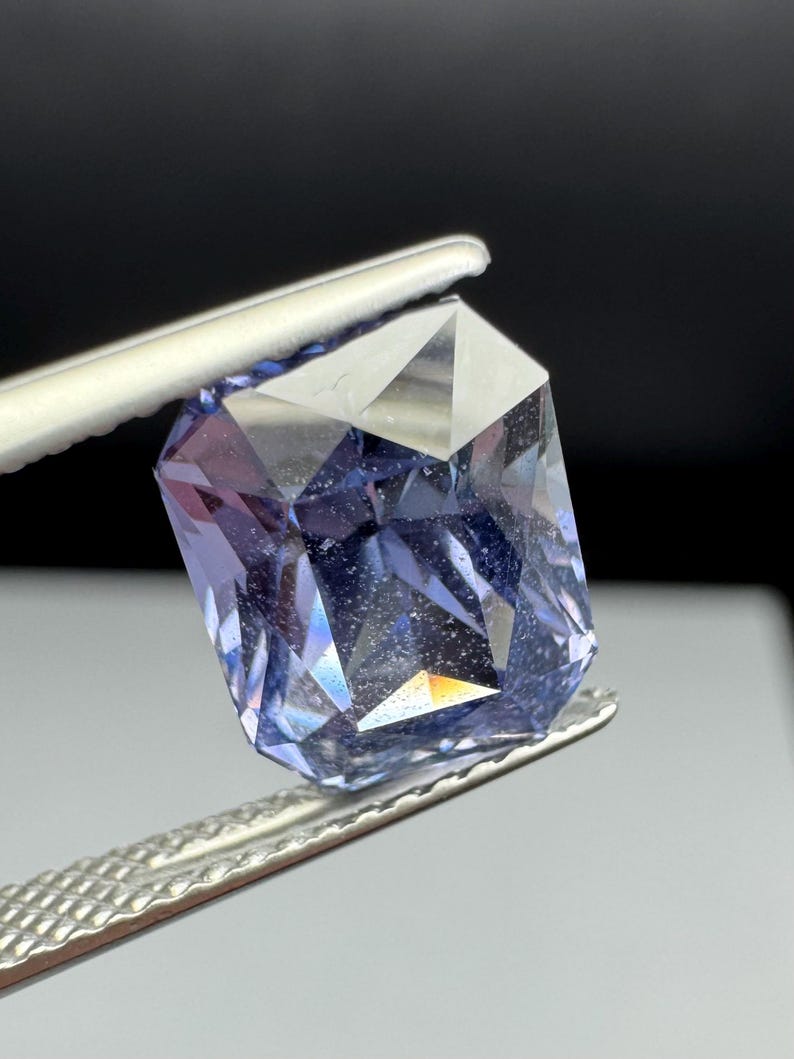 Naturlig safir, ouppvärmd 4,7 karat indigo precisionsslipad. bild 5