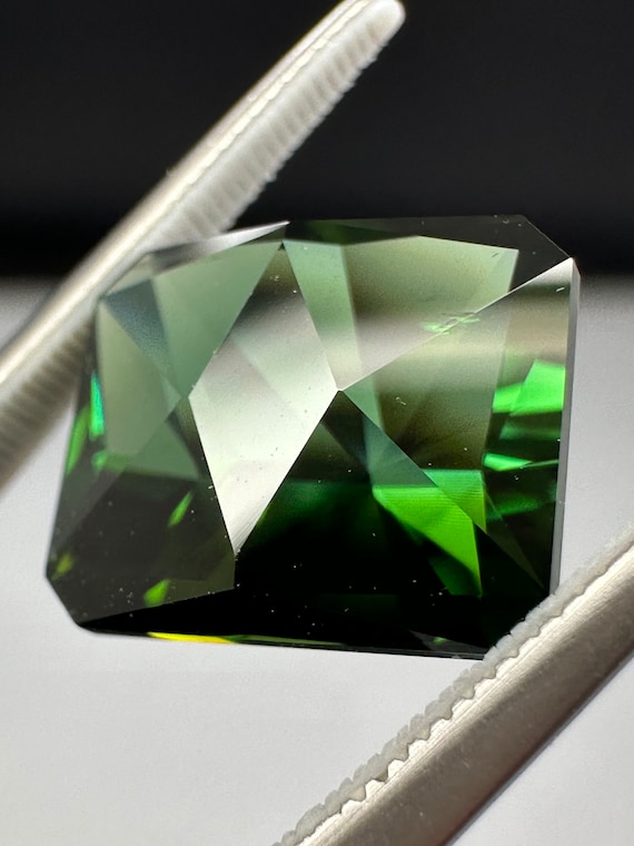 Green Tourmaline in an amazing cut and polish. 4.58ct