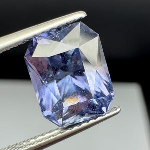 Naturlig safir, ouppvärmd 4,7 karat indigo precisionsslipad. bild 3