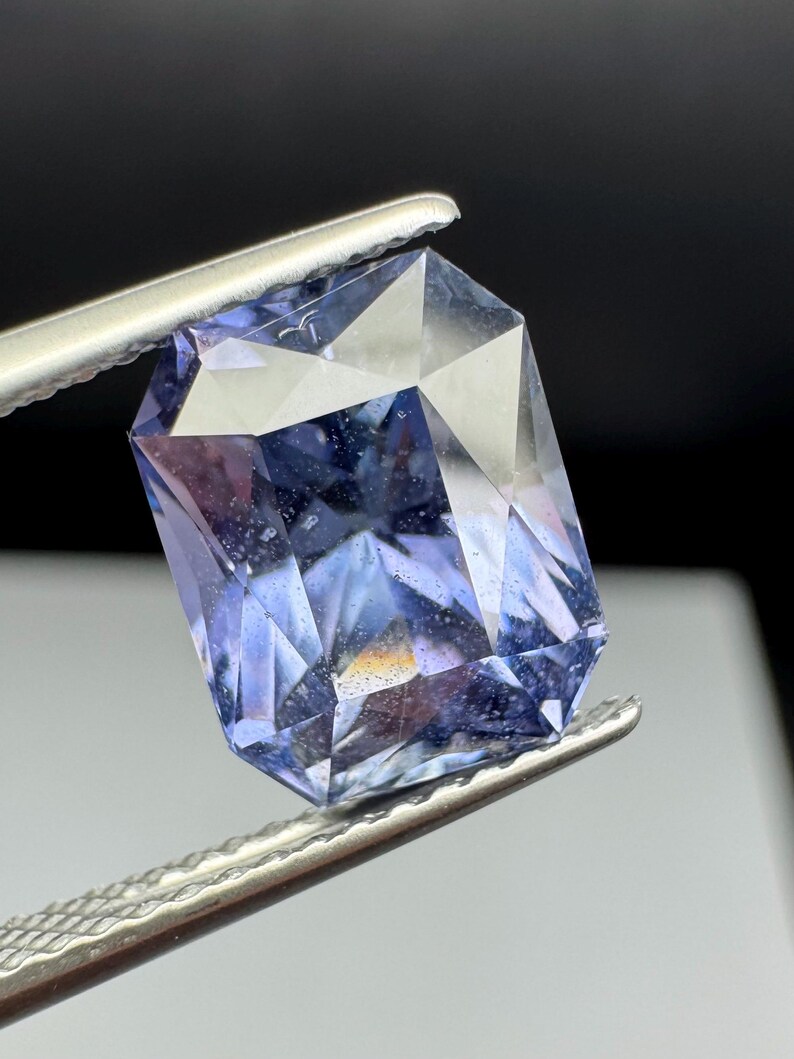 Naturlig safir, ouppvärmd 4,7 karat indigo precisionsslipad. bild 3