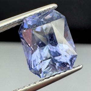 Naturlig safir, ouppvärmd 4,7 karat indigo precisionsslipad. bild 4