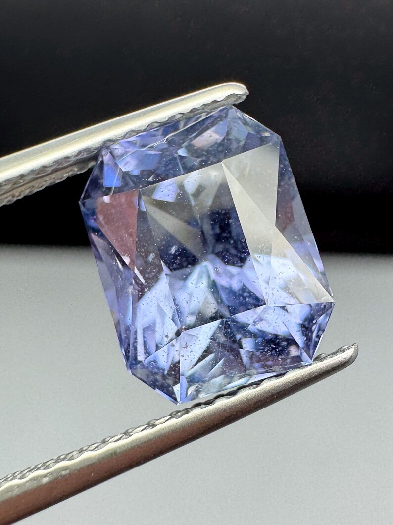 Naturlig safir, ouppvärmd 4,7 karat indigo precisionsslipad. bild 4