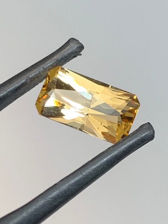 Real imperial Topaz from, "Ouro Preto". 2.62ct natural imperial Topaz.