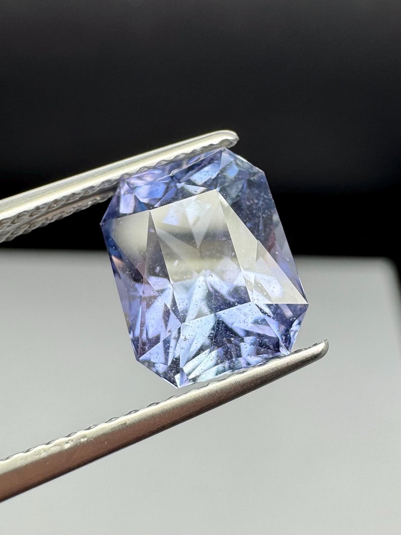 Naturlig safir, ouppvärmd 4,7 karat indigo precisionsslipad. bild 2
