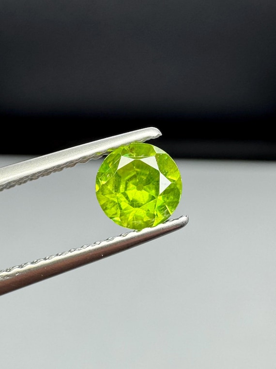 Russian demantoid, old European cut 5mm
