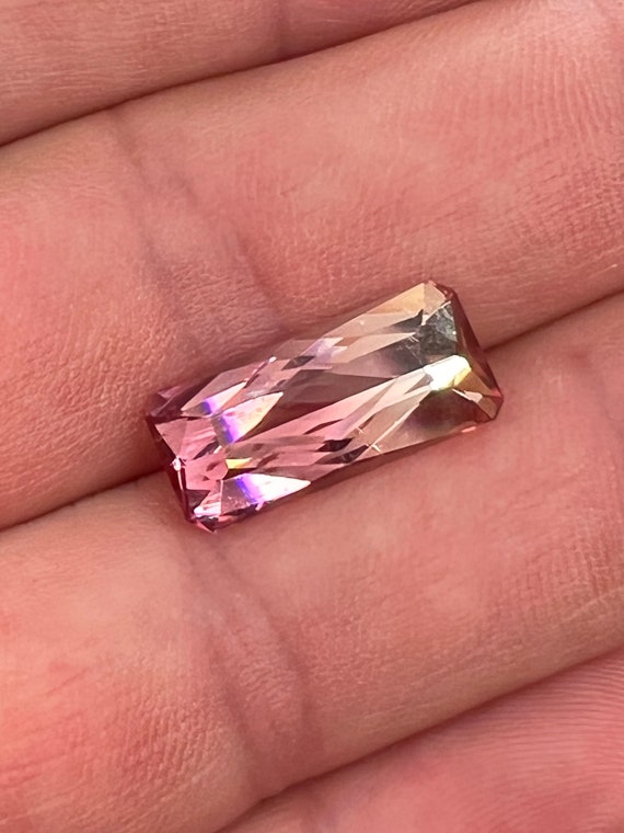 Bi color Tourmaline. 8.39ct precision cut and polish natural gemstone.