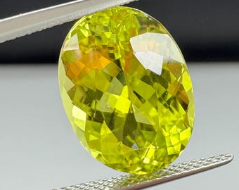Rare large Canary Tourmaline oval. 11ct