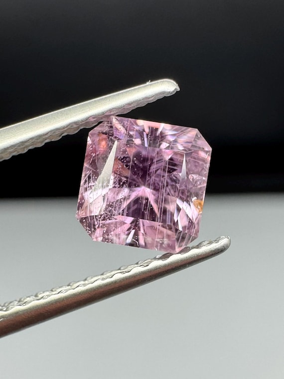 Natural Sapphire. Pink 1.35ct