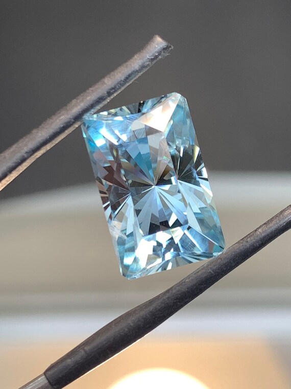 9.6ct The best of color and precision cutting with this collectors natural Aquamarine! This is a rare sight.