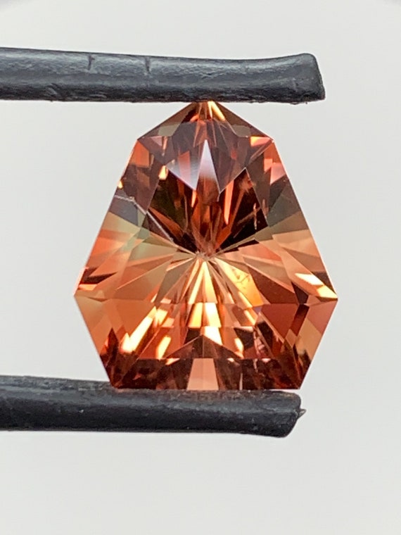 Radiant shield, Oregon Sunstone. 3.95ct natural American mined Gemstone.