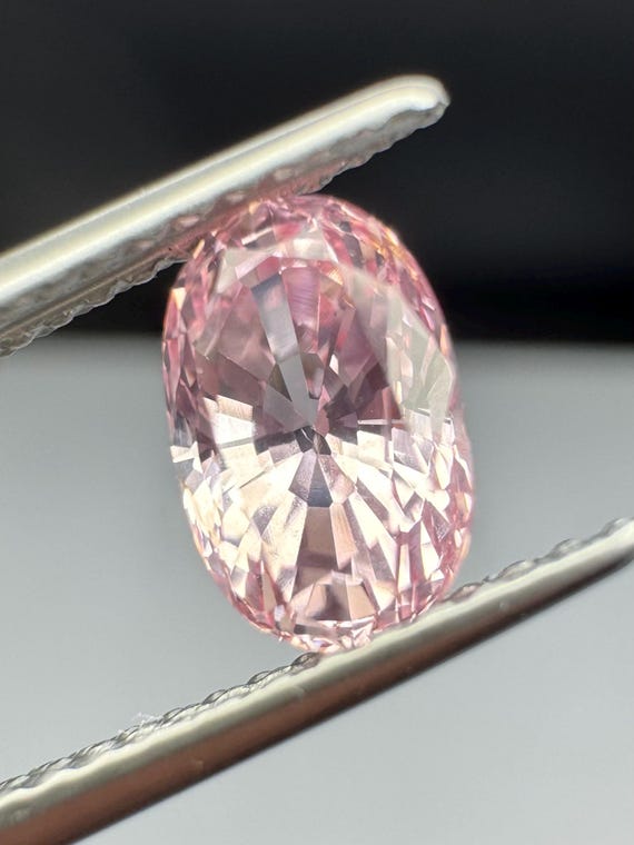 Pink Sapphire, 1.55ct untreated, natural gem.